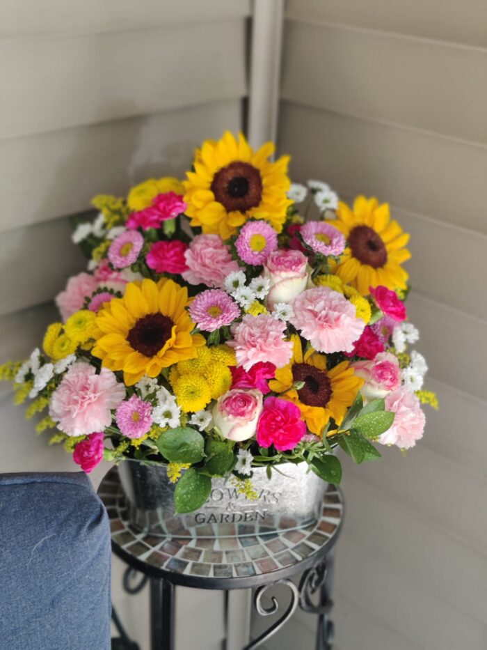 Stunning Flower & Garden Tin